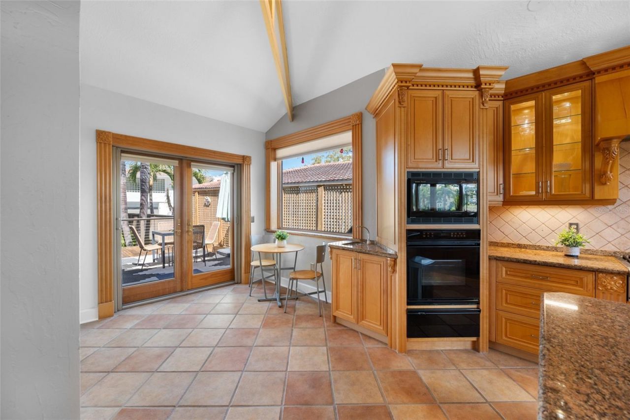 205 25th Avenue Ne, Saint Petersburg, FL 33704 Photo