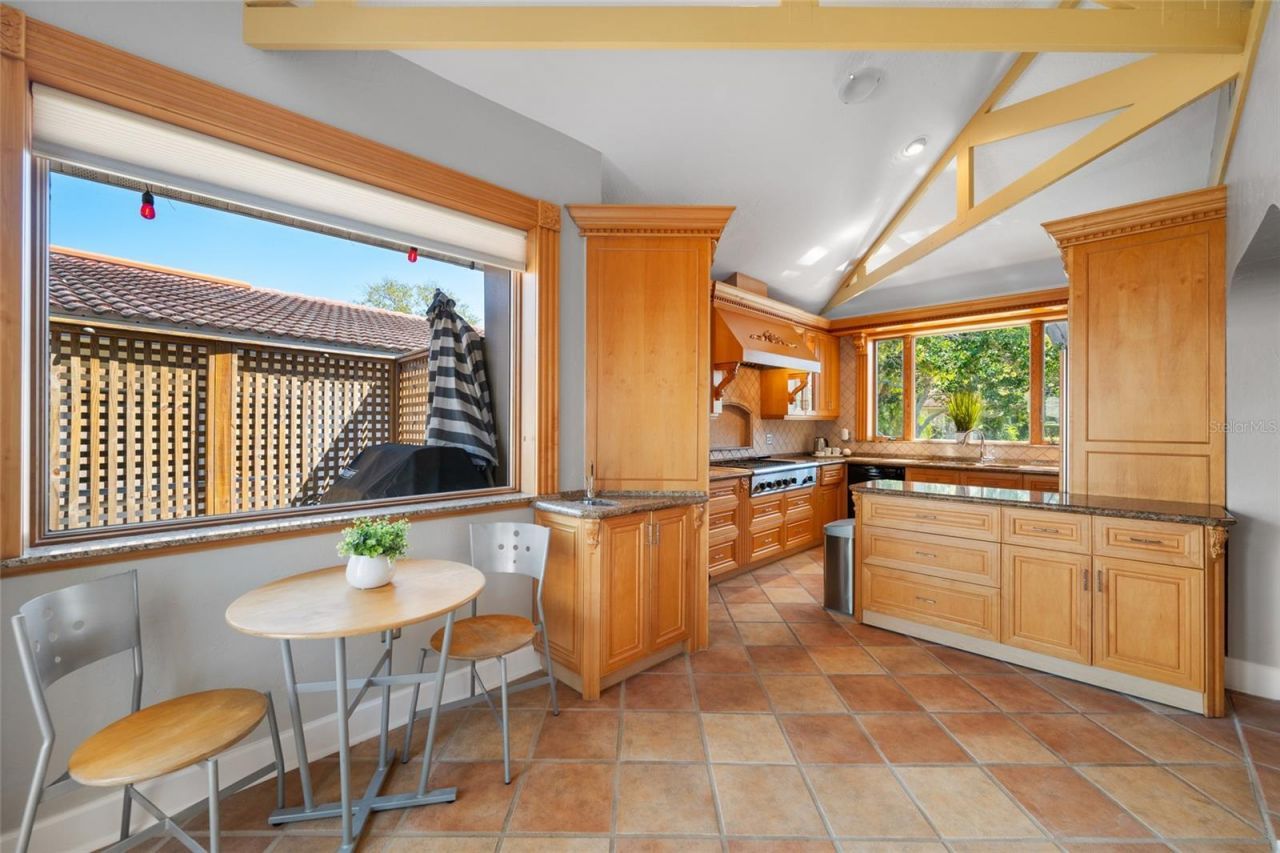 205 25th Avenue Ne, Saint Petersburg, FL 33704 Photo