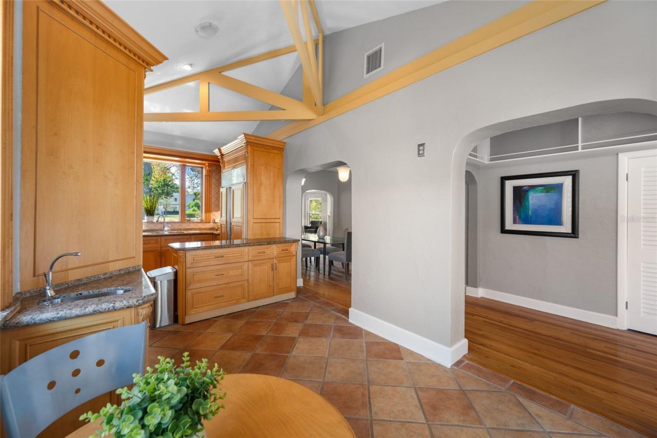 205 25th Avenue Ne, Saint Petersburg, FL 33704 Photo