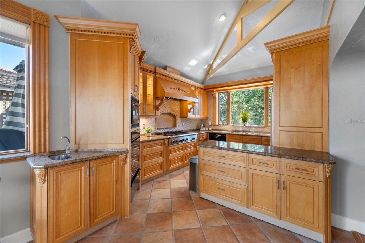 205 25th Avenue Ne, Saint Petersburg, FL 33704 Photo