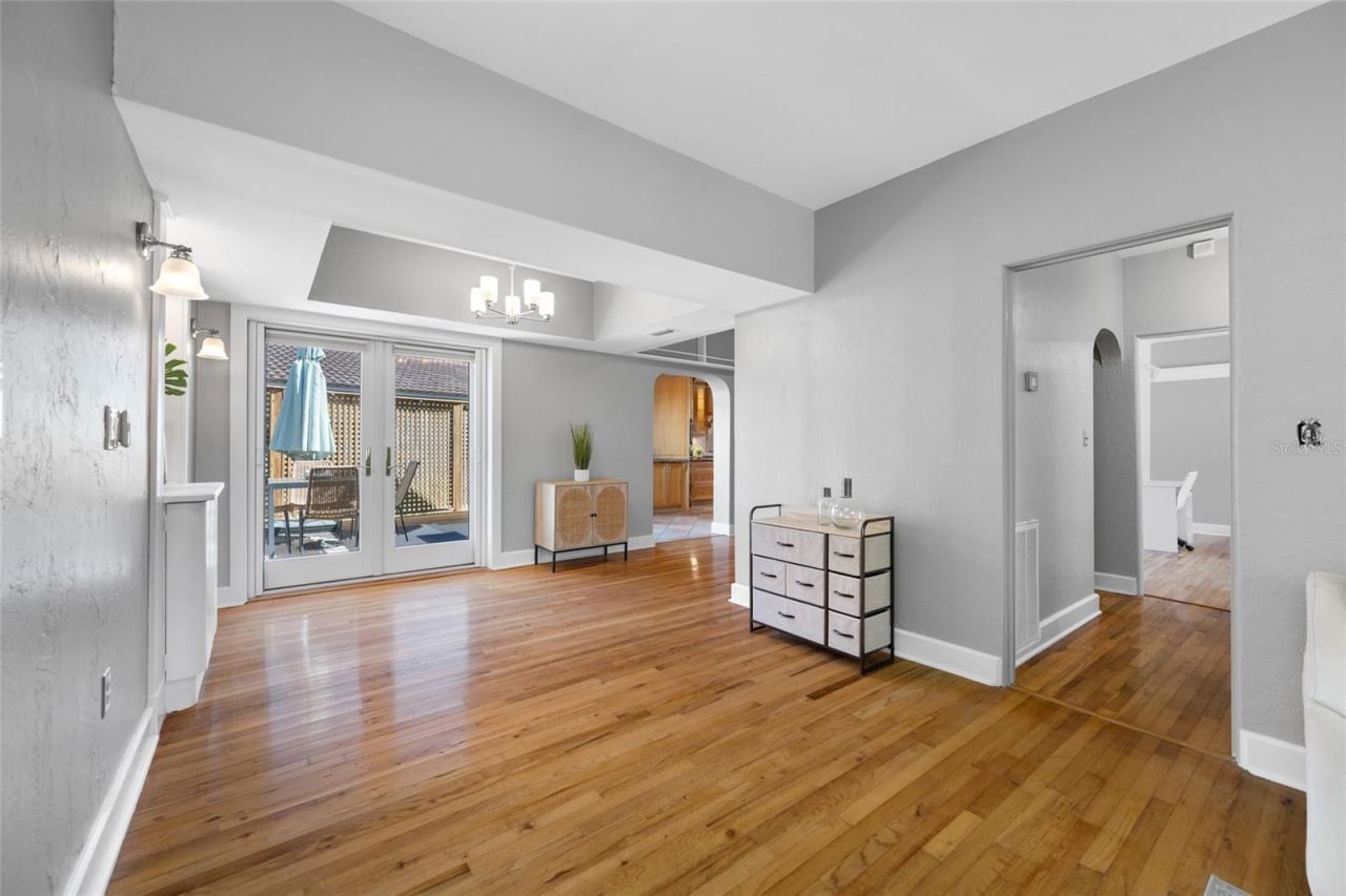 205 25th Avenue Ne, Saint Petersburg, FL 33704 Photo