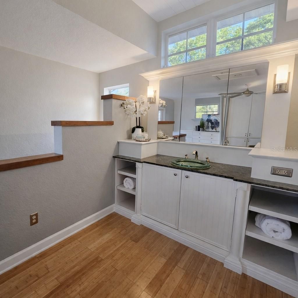 205 25th Avenue Ne, Saint Petersburg, FL 33704 Photo