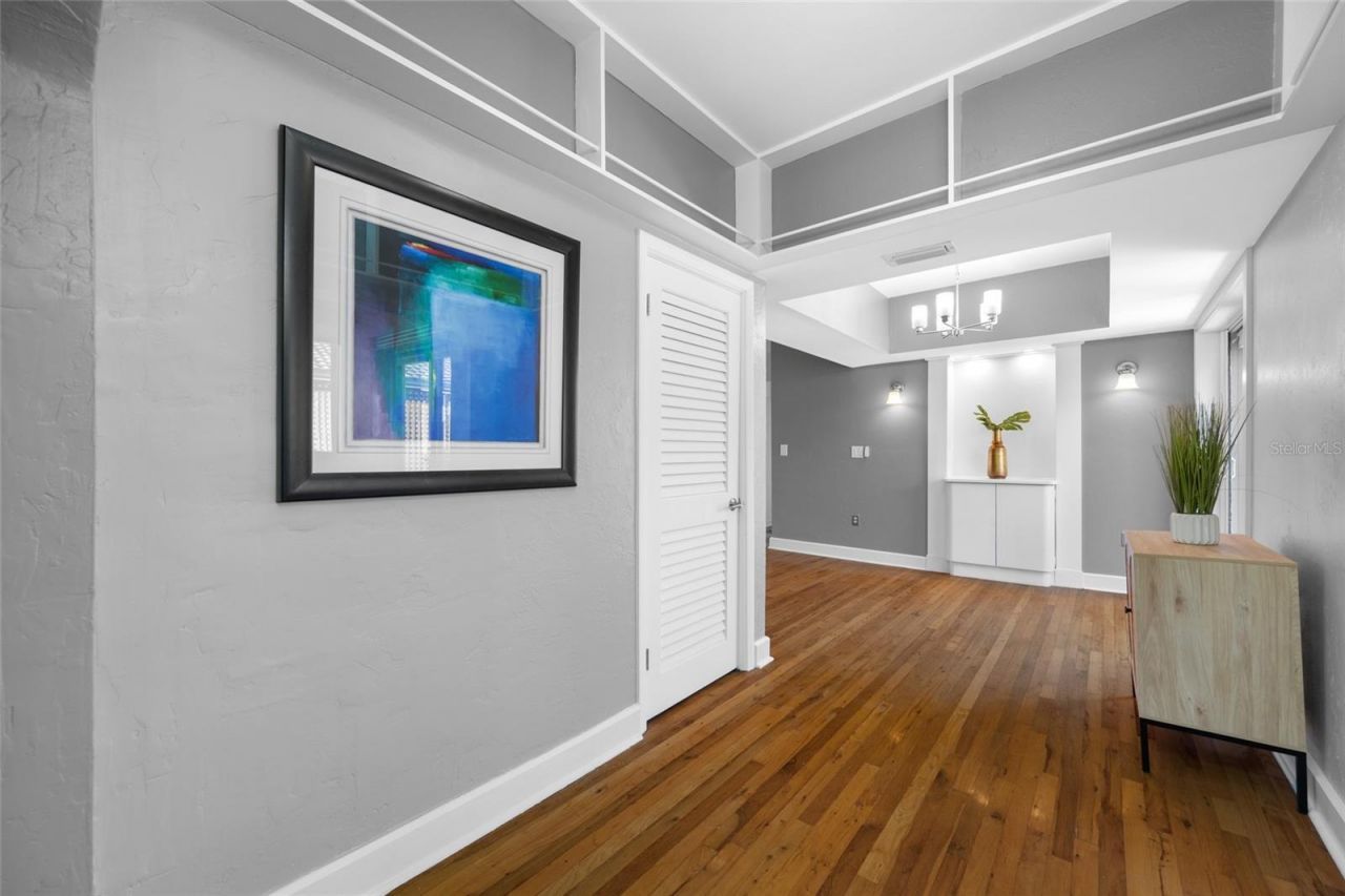 205 25th Avenue Ne, Saint Petersburg, FL 33704 Photo