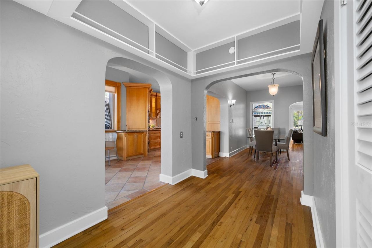 205 25th Avenue Ne, Saint Petersburg, FL 33704 Photo