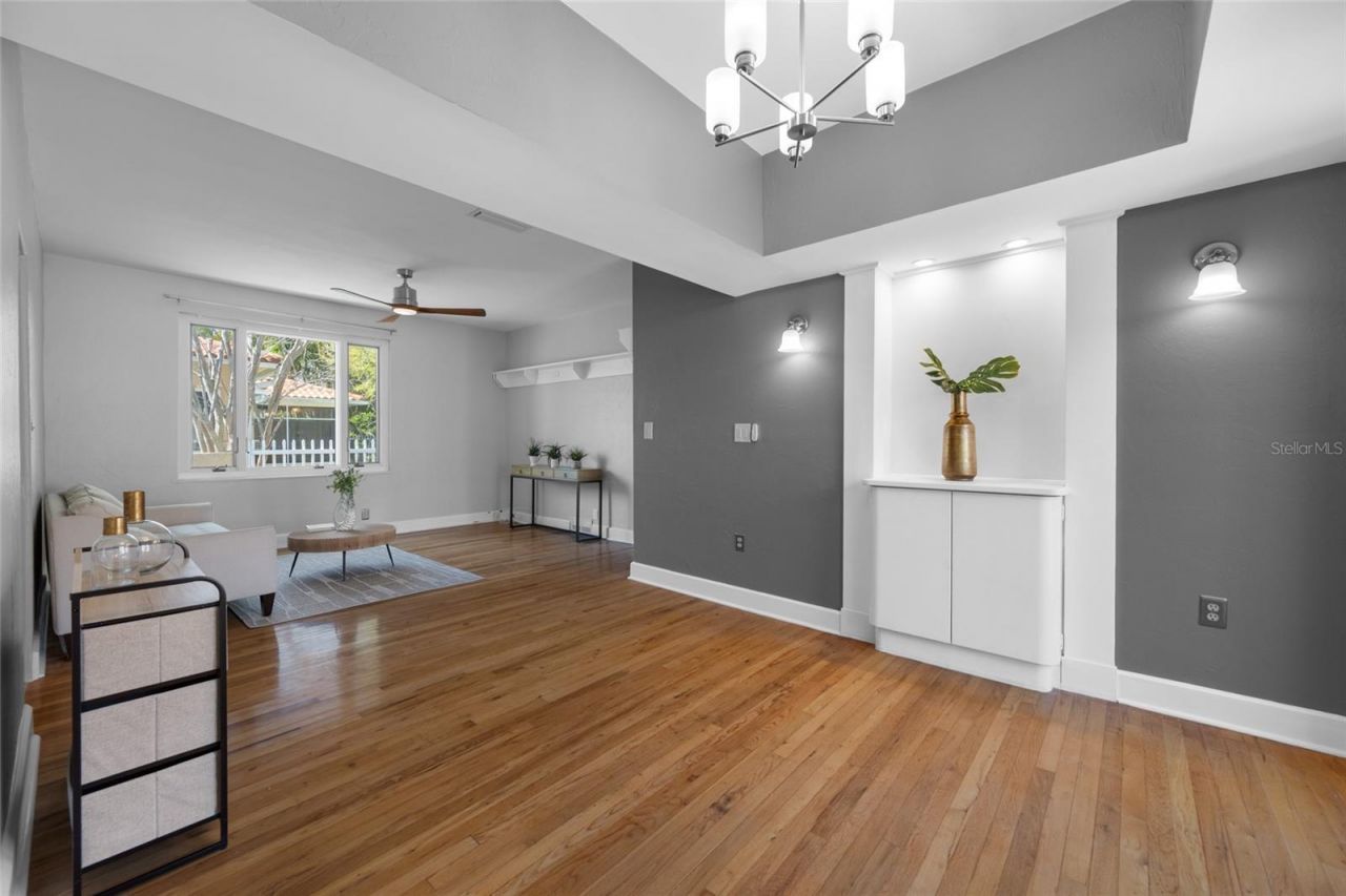 205 25th Avenue Ne, Saint Petersburg, FL 33704 Photo