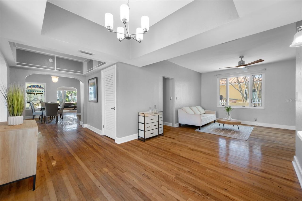 205 25th Avenue Ne, Saint Petersburg, FL 33704 Photo