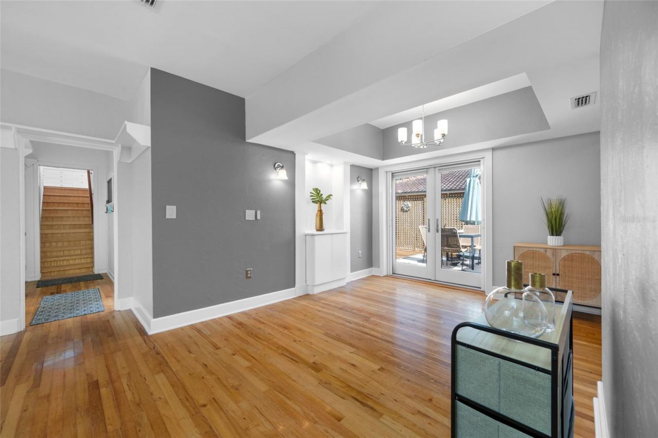 205 25th Avenue Ne, Saint Petersburg, FL 33704 Photo