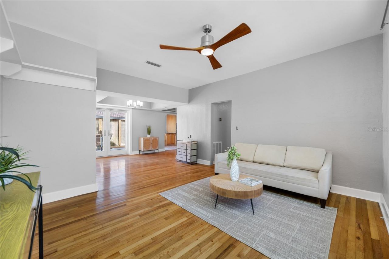 205 25th Avenue Ne, Saint Petersburg, FL 33704 Photo