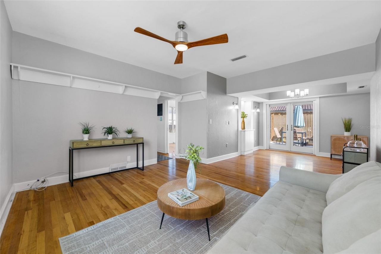 205 25th Avenue Ne, Saint Petersburg, FL 33704 Photo