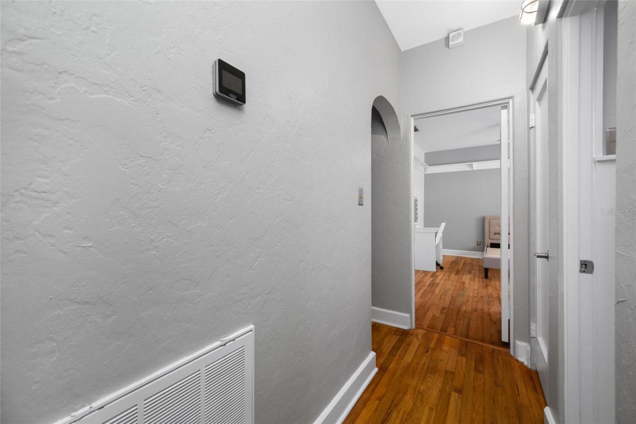 205 25th Avenue Ne, Saint Petersburg, FL 33704 Photo