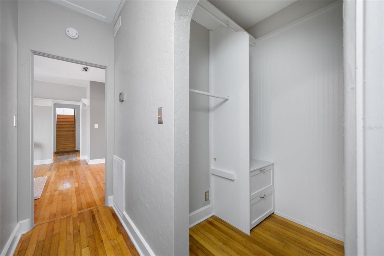 205 25th Avenue Ne, Saint Petersburg, FL 33704 Photo