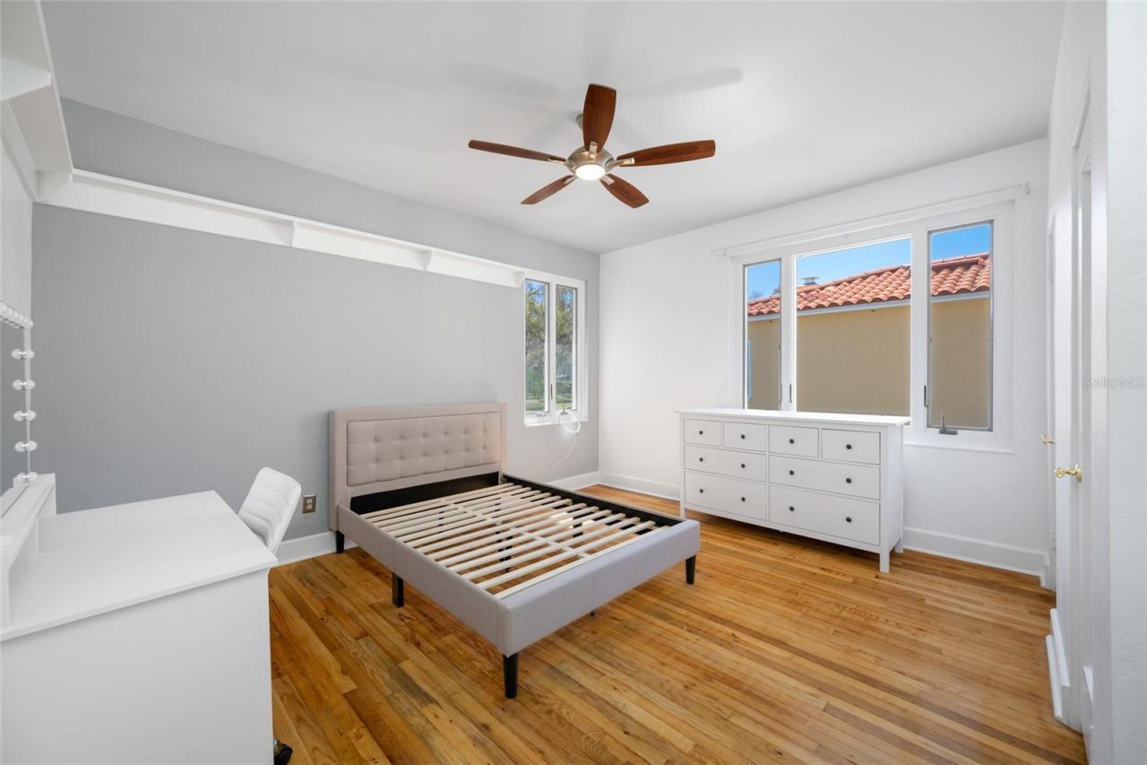 205 25th Avenue Ne, Saint Petersburg, FL 33704 Photo