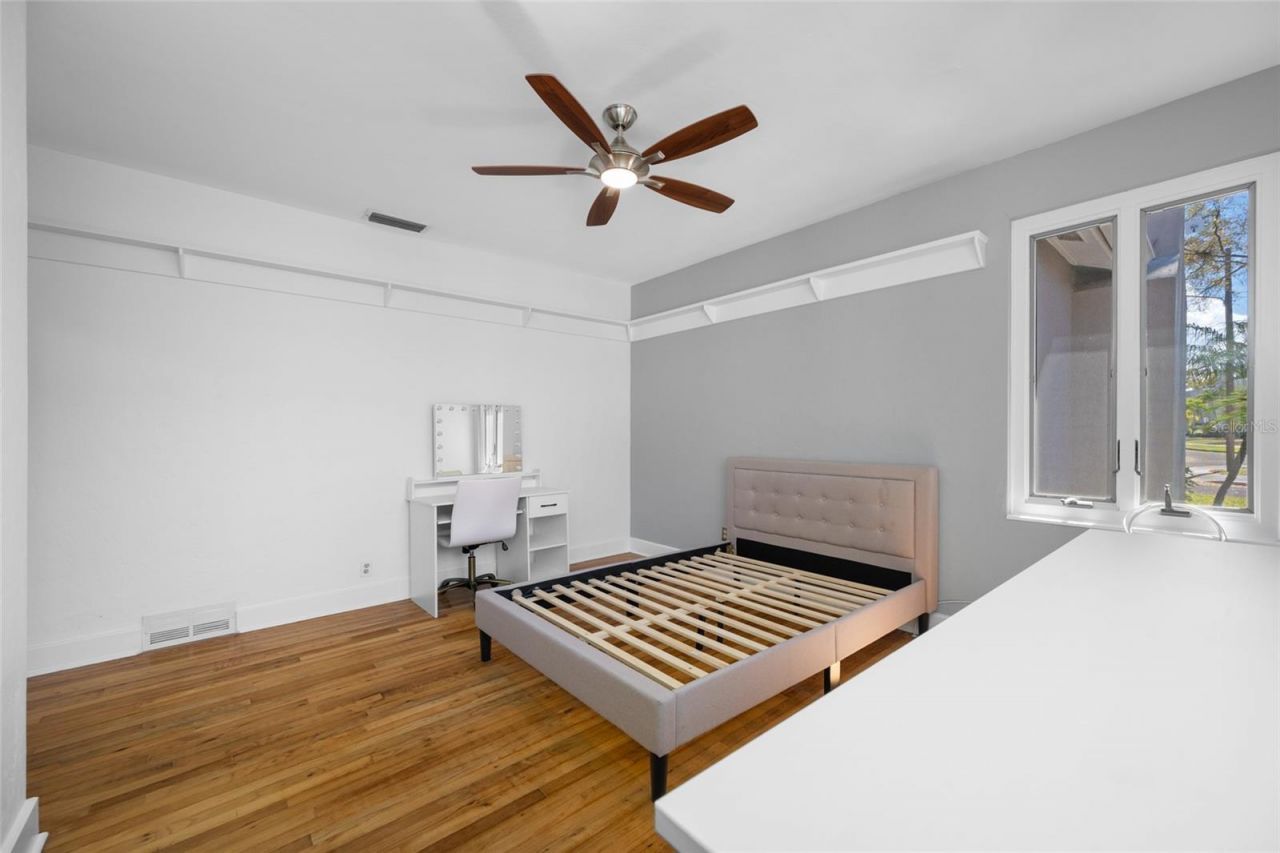 205 25th Avenue Ne, Saint Petersburg, FL 33704 Photo