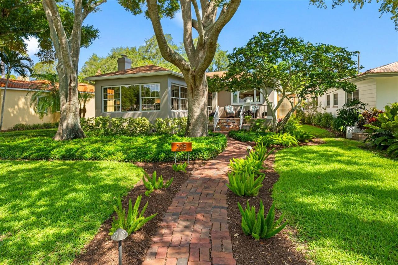 205 25th Avenue Ne, Saint Petersburg, FL 33704 Photo