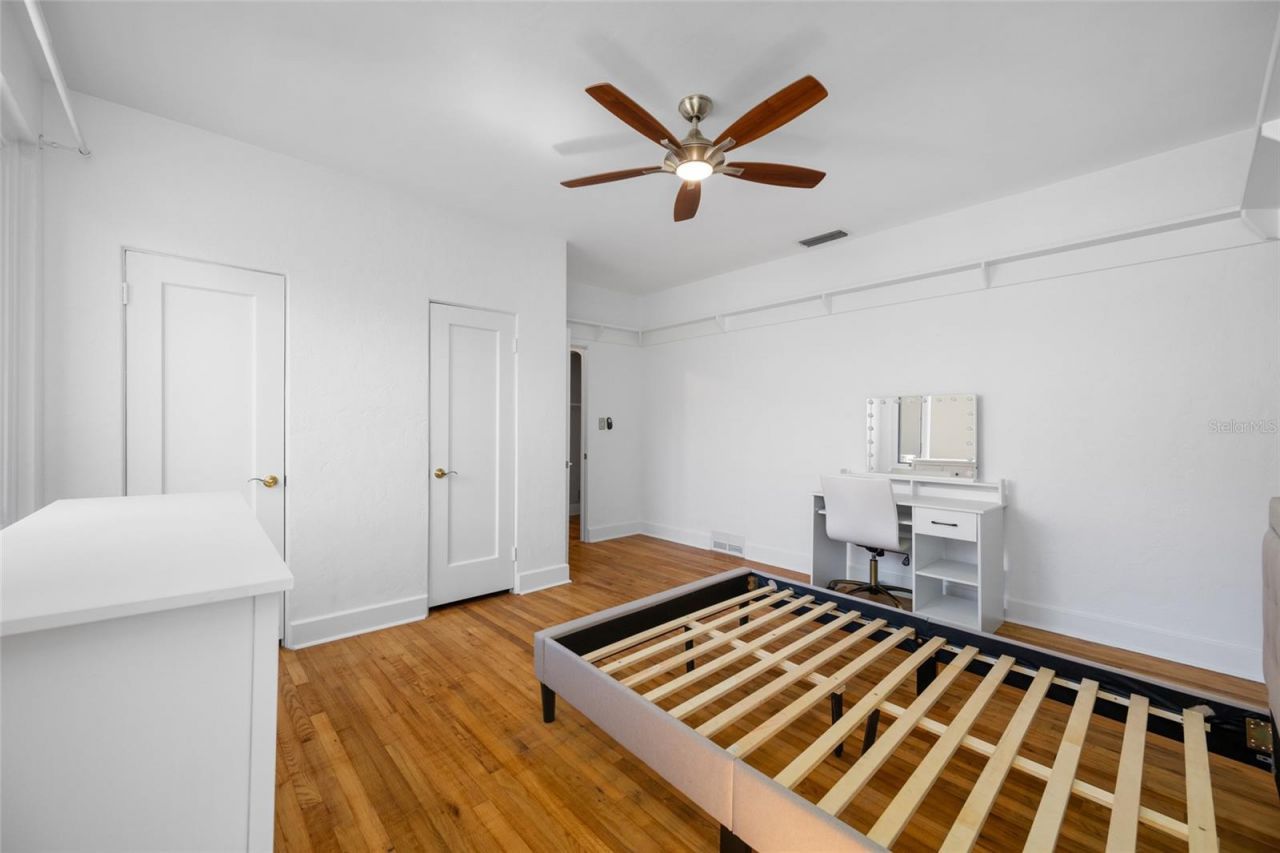 205 25th Avenue Ne, Saint Petersburg, FL 33704 Photo