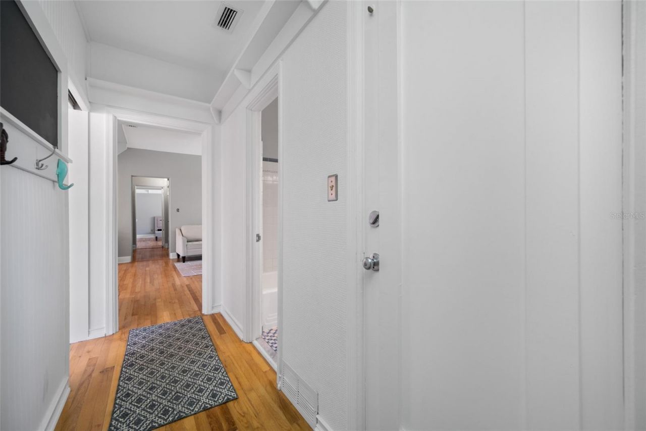 205 25th Avenue Ne, Saint Petersburg, FL 33704 Photo