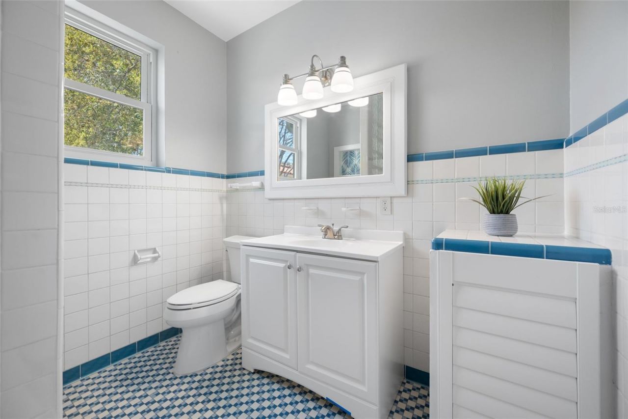 205 25th Avenue Ne, Saint Petersburg, FL 33704 Photo