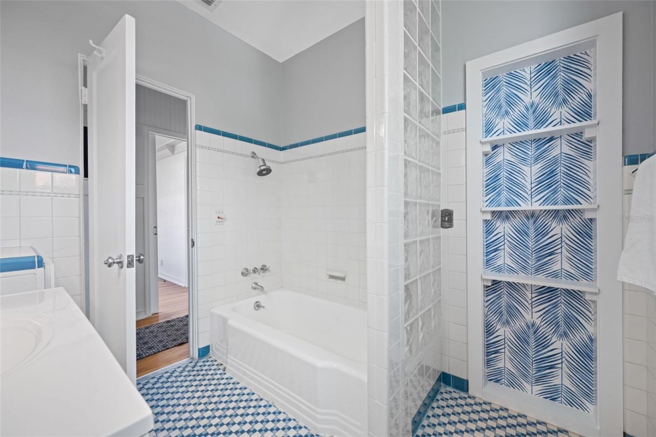 205 25th Avenue Ne, Saint Petersburg, FL 33704 Photo