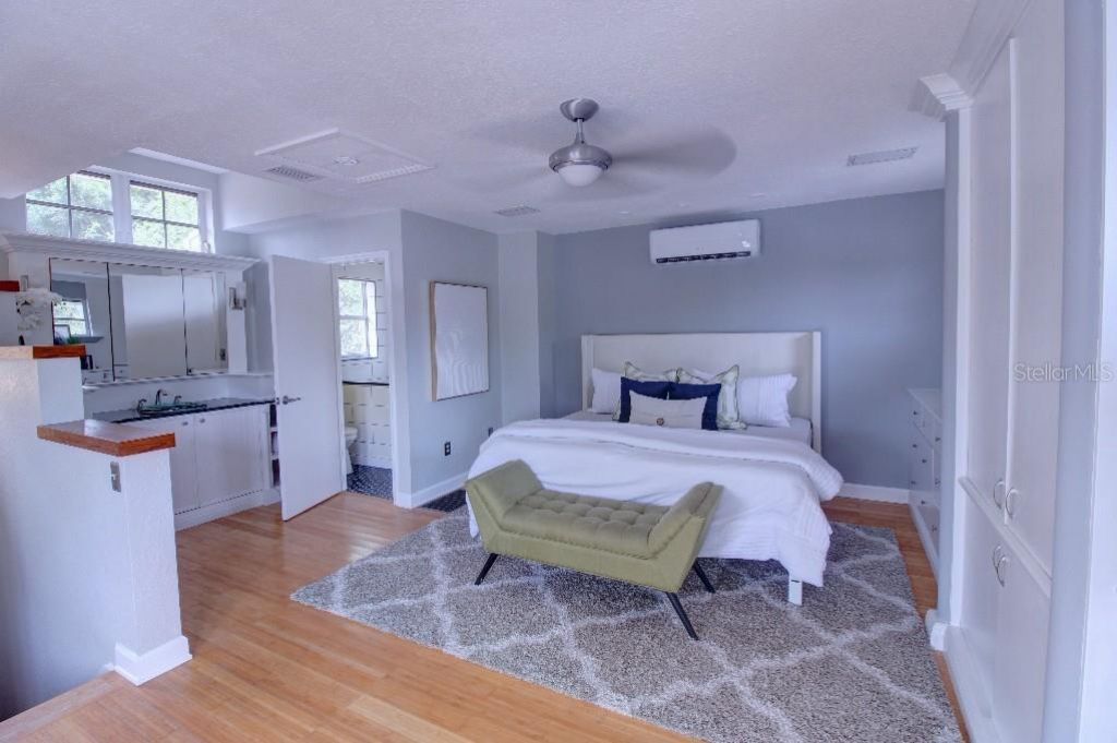 205 25th Avenue Ne, Saint Petersburg, FL 33704 Photo