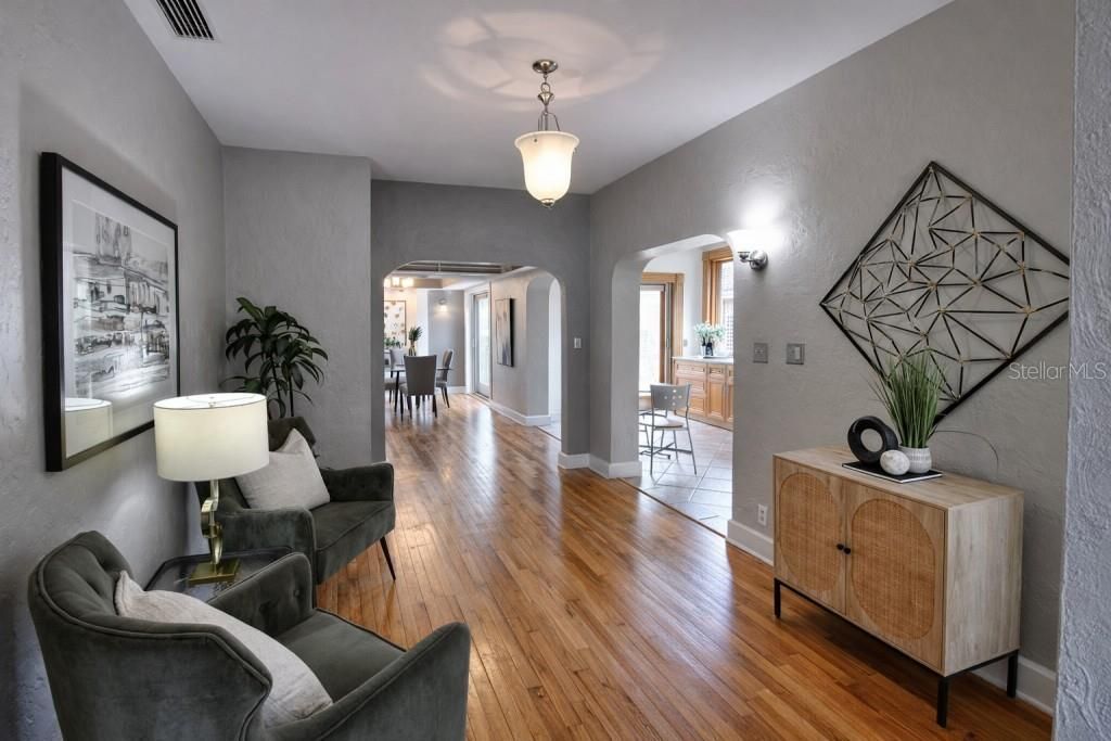 205 25th Avenue Ne, Saint Petersburg, FL 33704 Photo
