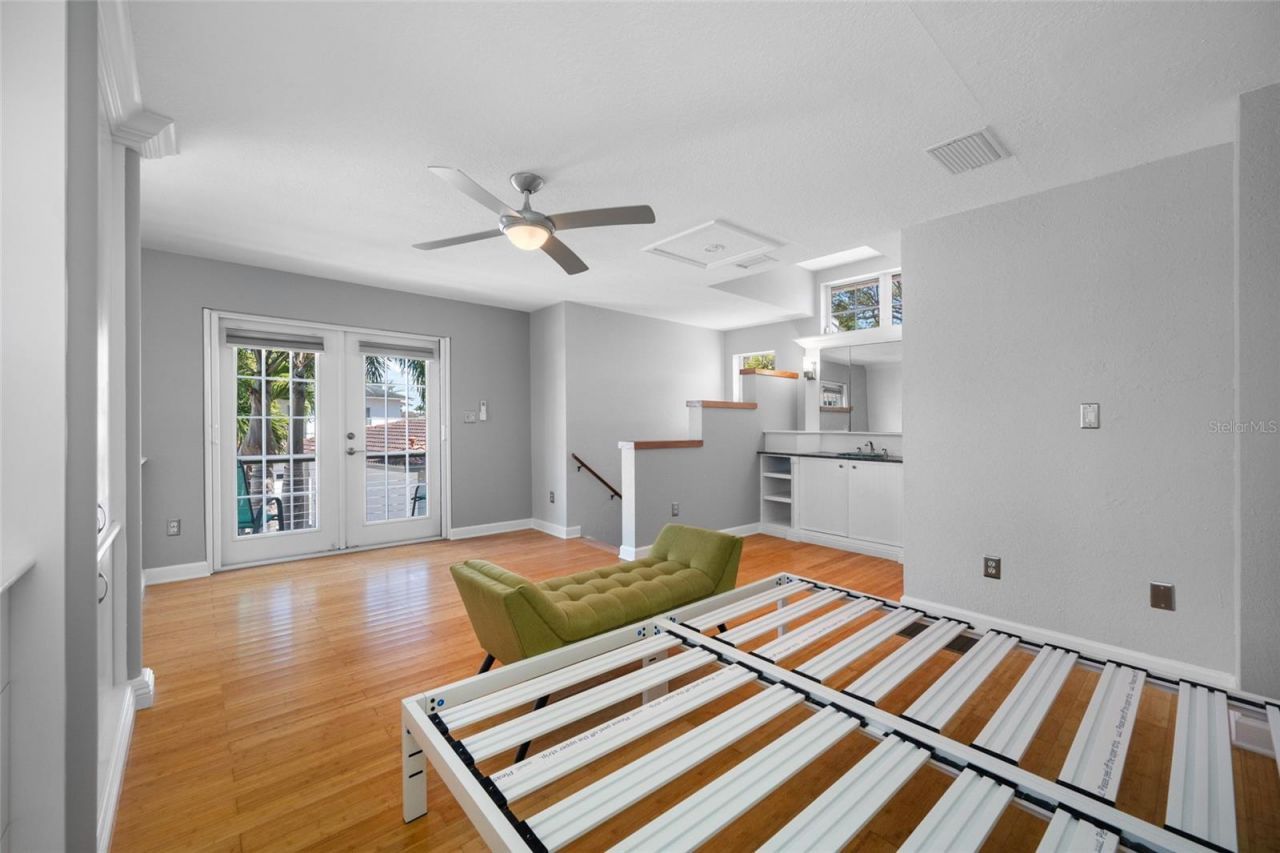 205 25th Avenue Ne, Saint Petersburg, FL 33704 Photo