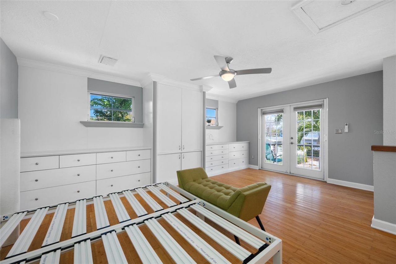 205 25th Avenue Ne, Saint Petersburg, FL 33704 Photo