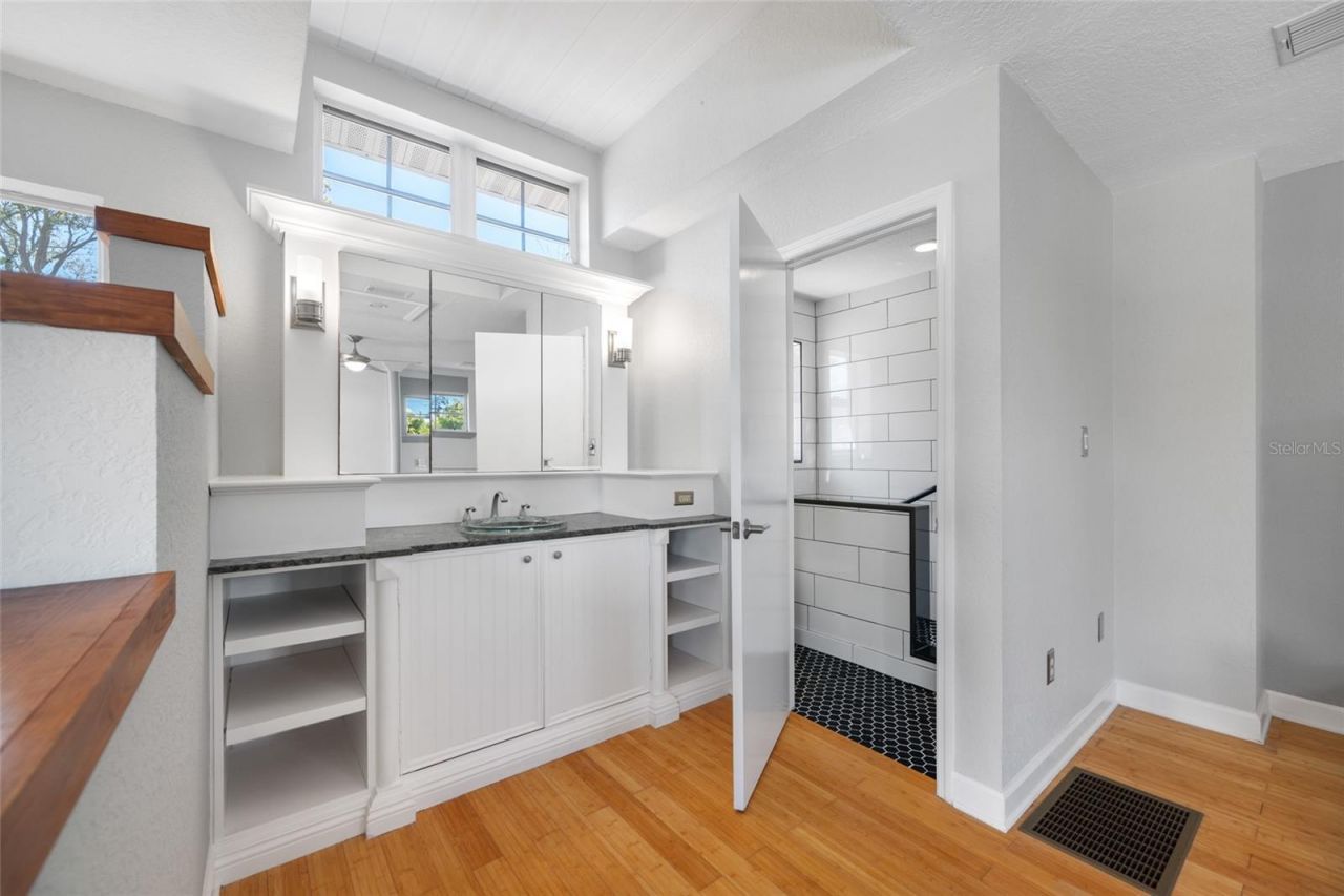 205 25th Avenue Ne, Saint Petersburg, FL 33704 Photo