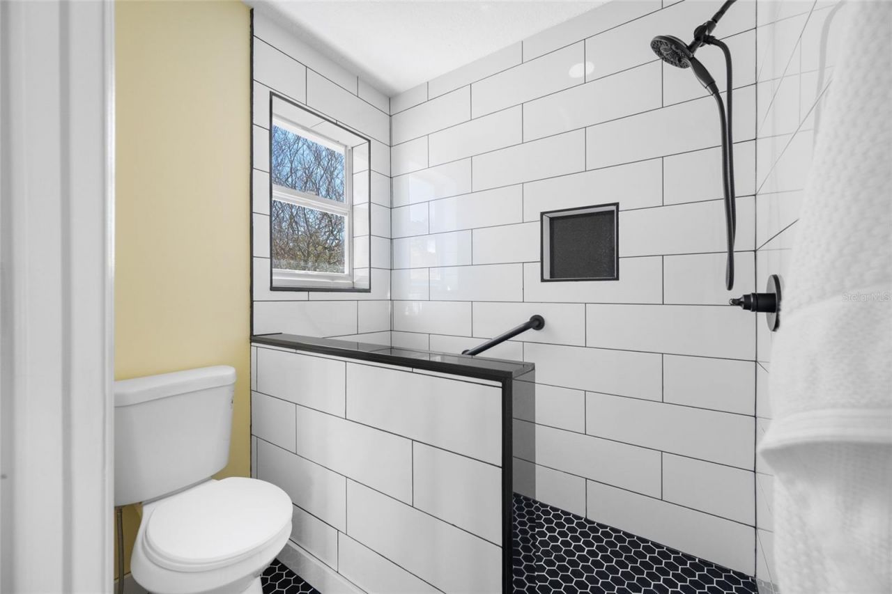 205 25th Avenue Ne, Saint Petersburg, FL 33704 Photo