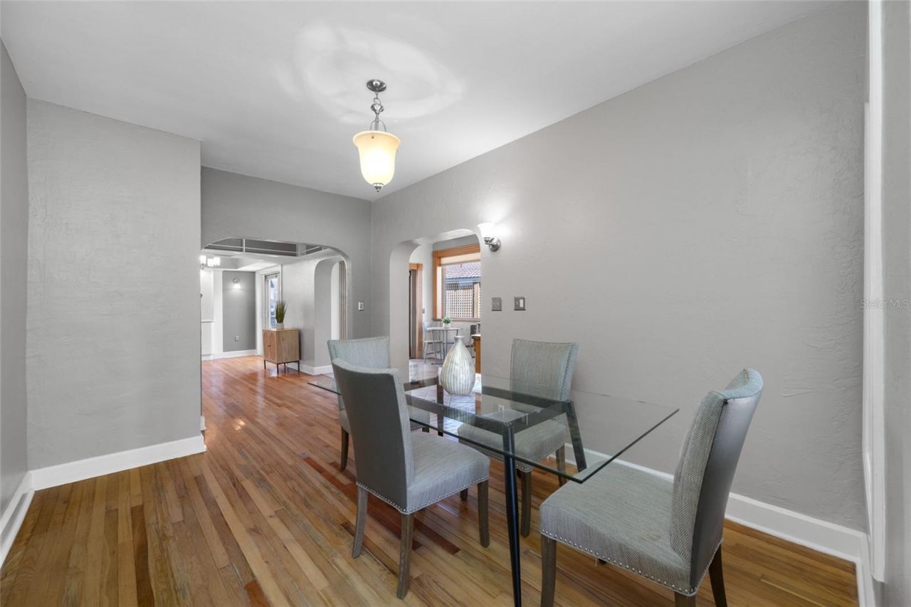 205 25th Avenue Ne, Saint Petersburg, FL 33704 Photo