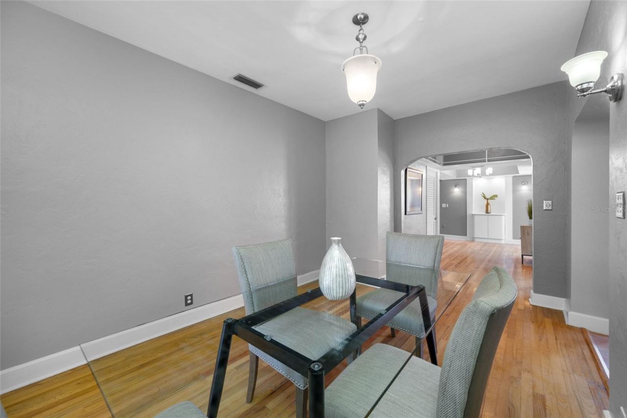 205 25th Avenue Ne, Saint Petersburg, FL 33704 Photo