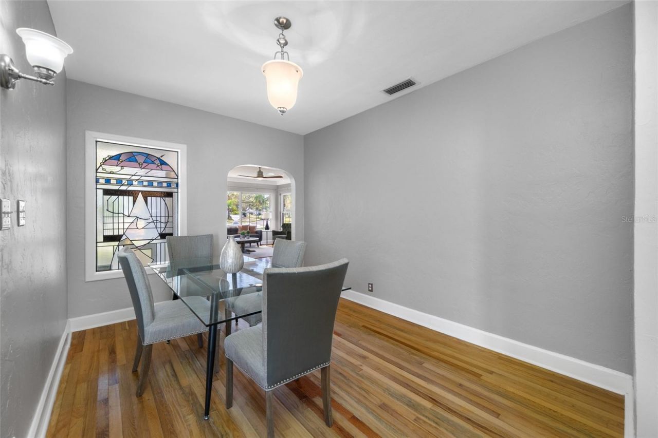 205 25th Avenue Ne, Saint Petersburg, FL 33704 Photo