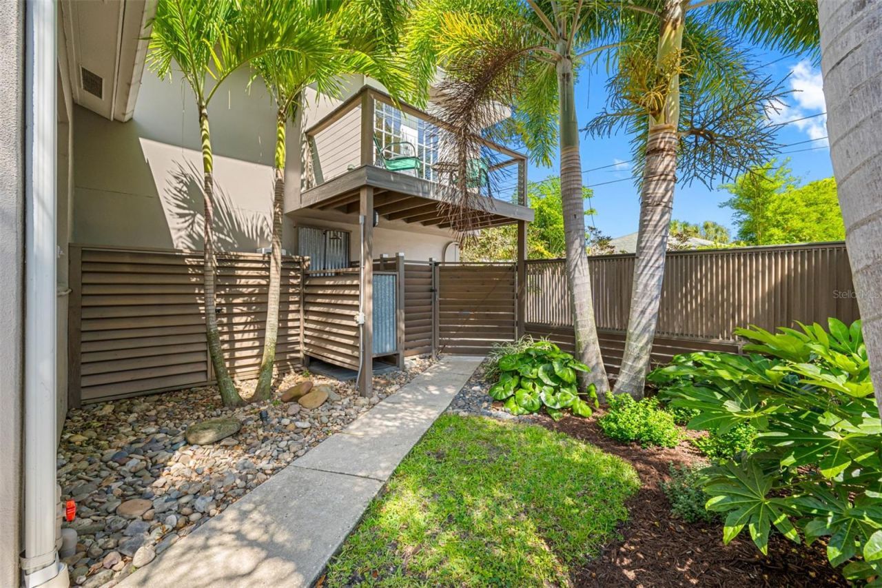 205 25th Avenue Ne, Saint Petersburg, FL 33704 Photo