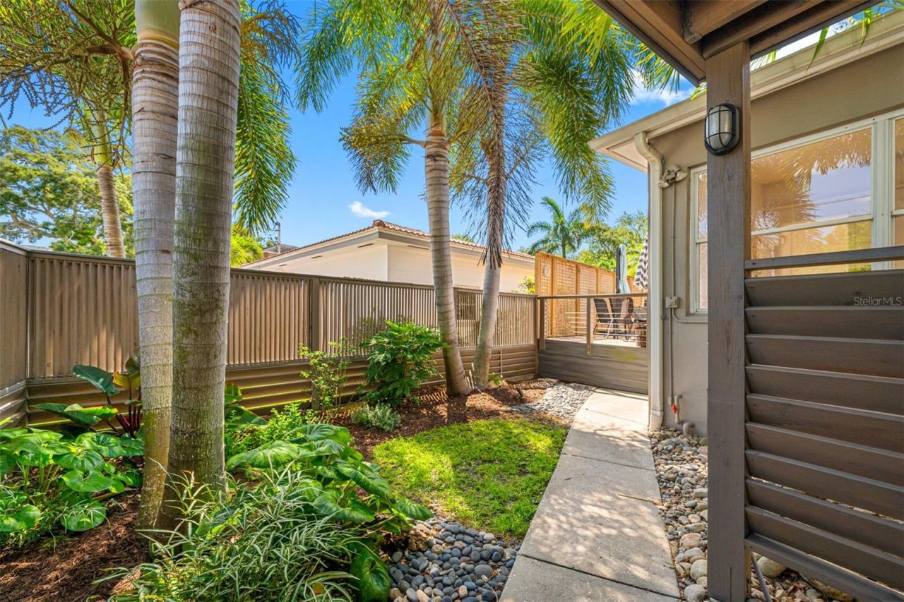 205 25th Avenue Ne, Saint Petersburg, FL 33704 Photo