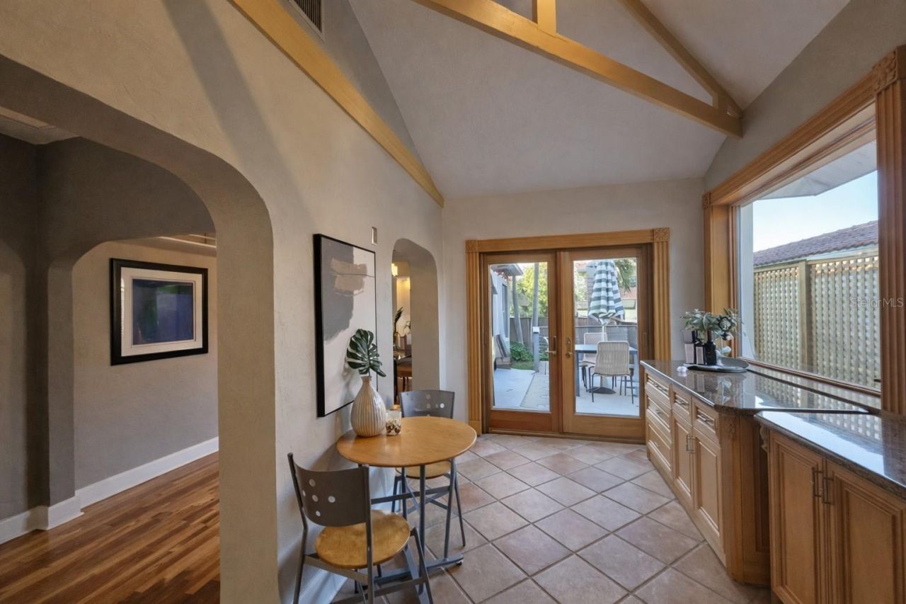 205 25th Avenue Ne, Saint Petersburg, FL 33704 Photo