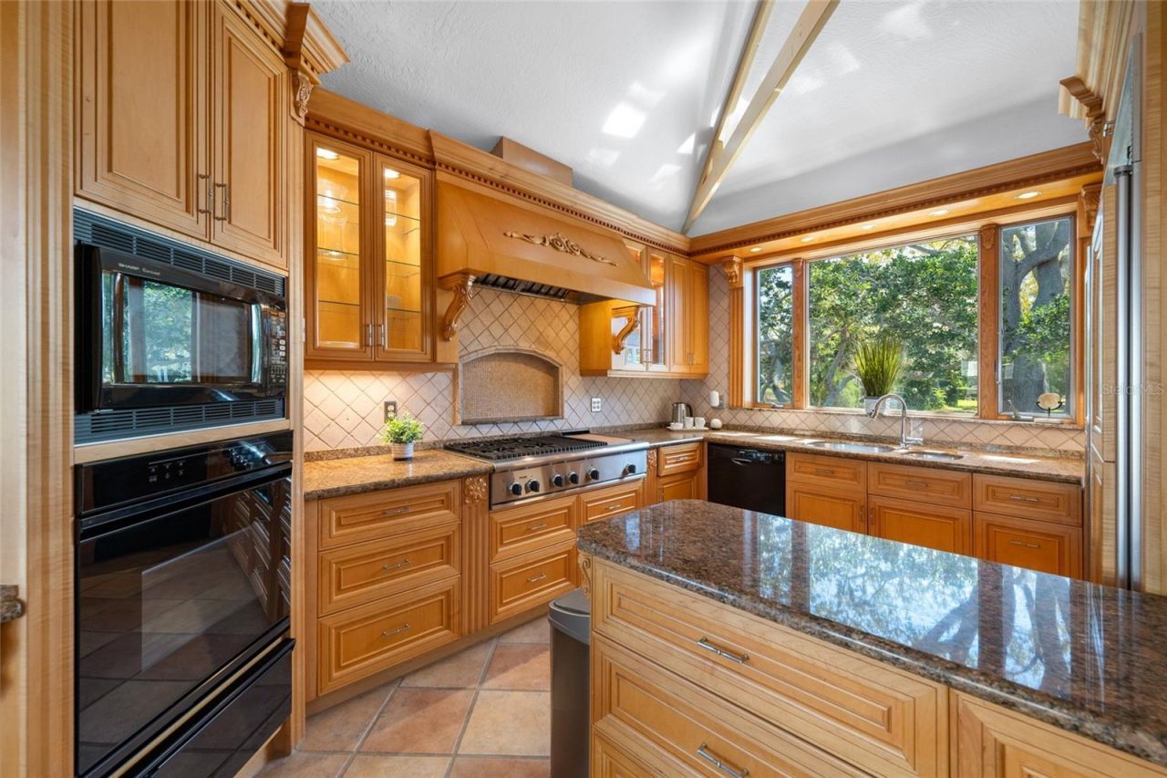 205 25th Avenue Ne, Saint Petersburg, FL 33704 Photo