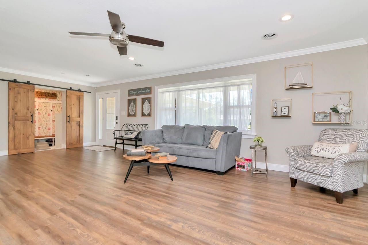 2201 S Village Avenue, Tampa, FL 33612 Photo