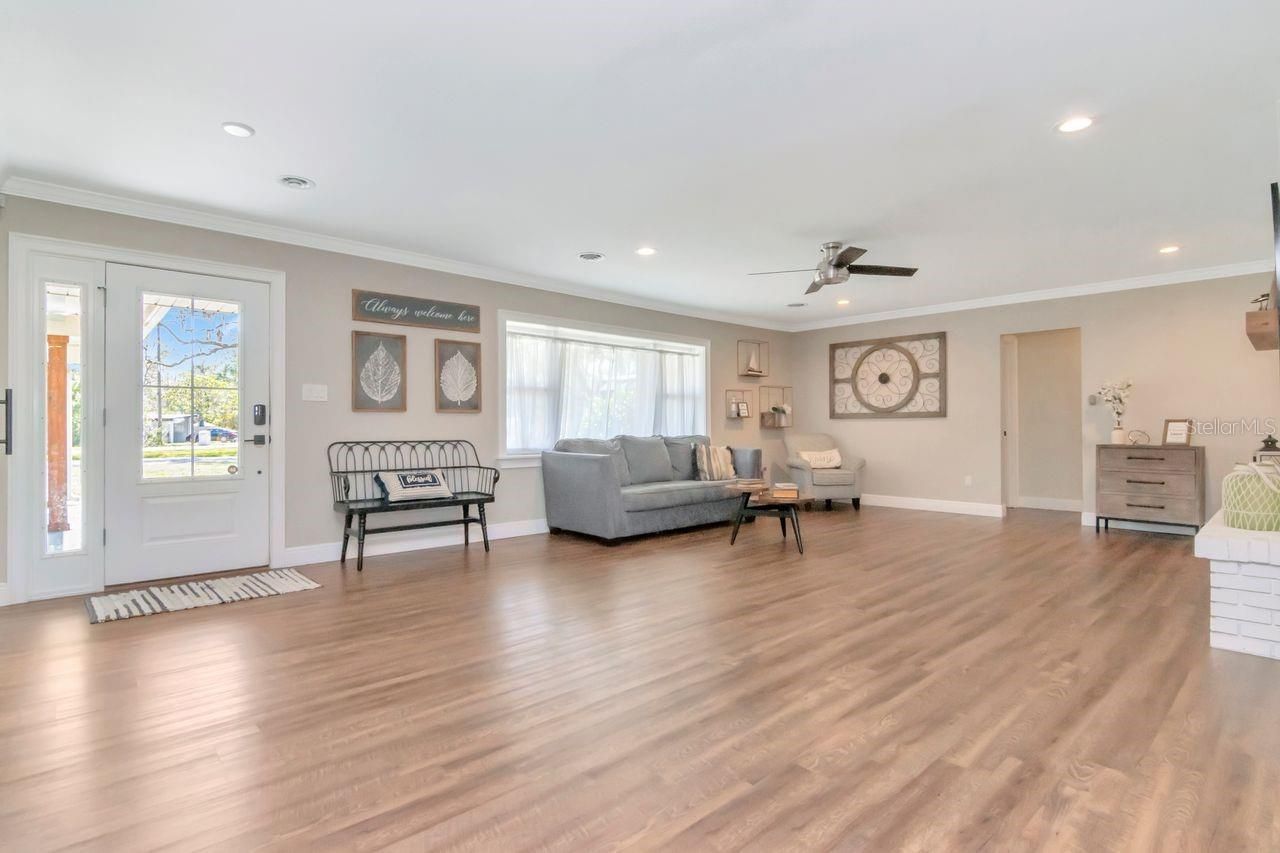 2201 S Village Avenue, Tampa, FL 33612 Photo