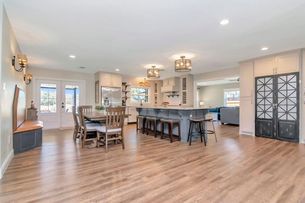 2201 S Village Avenue, Tampa, FL 33612 Photo