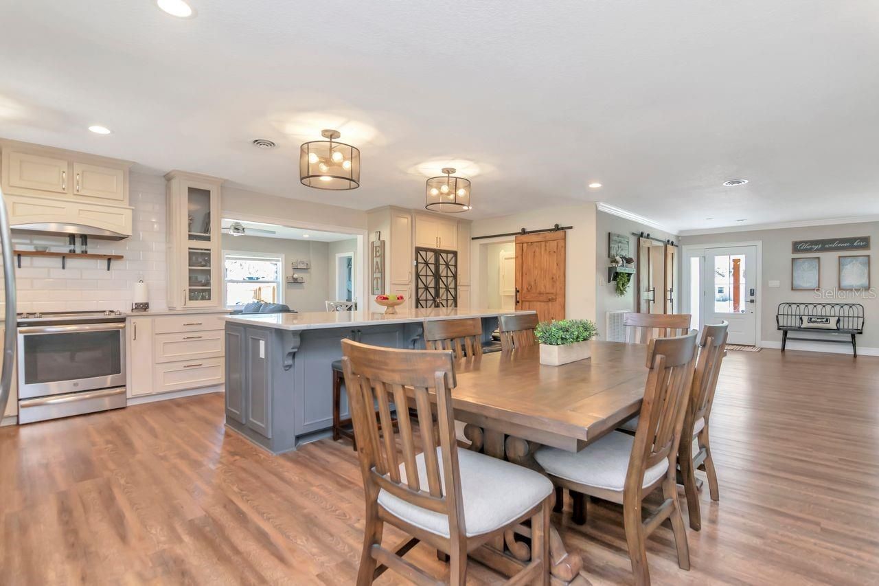 2201 S Village Avenue, Tampa, FL 33612 Photo