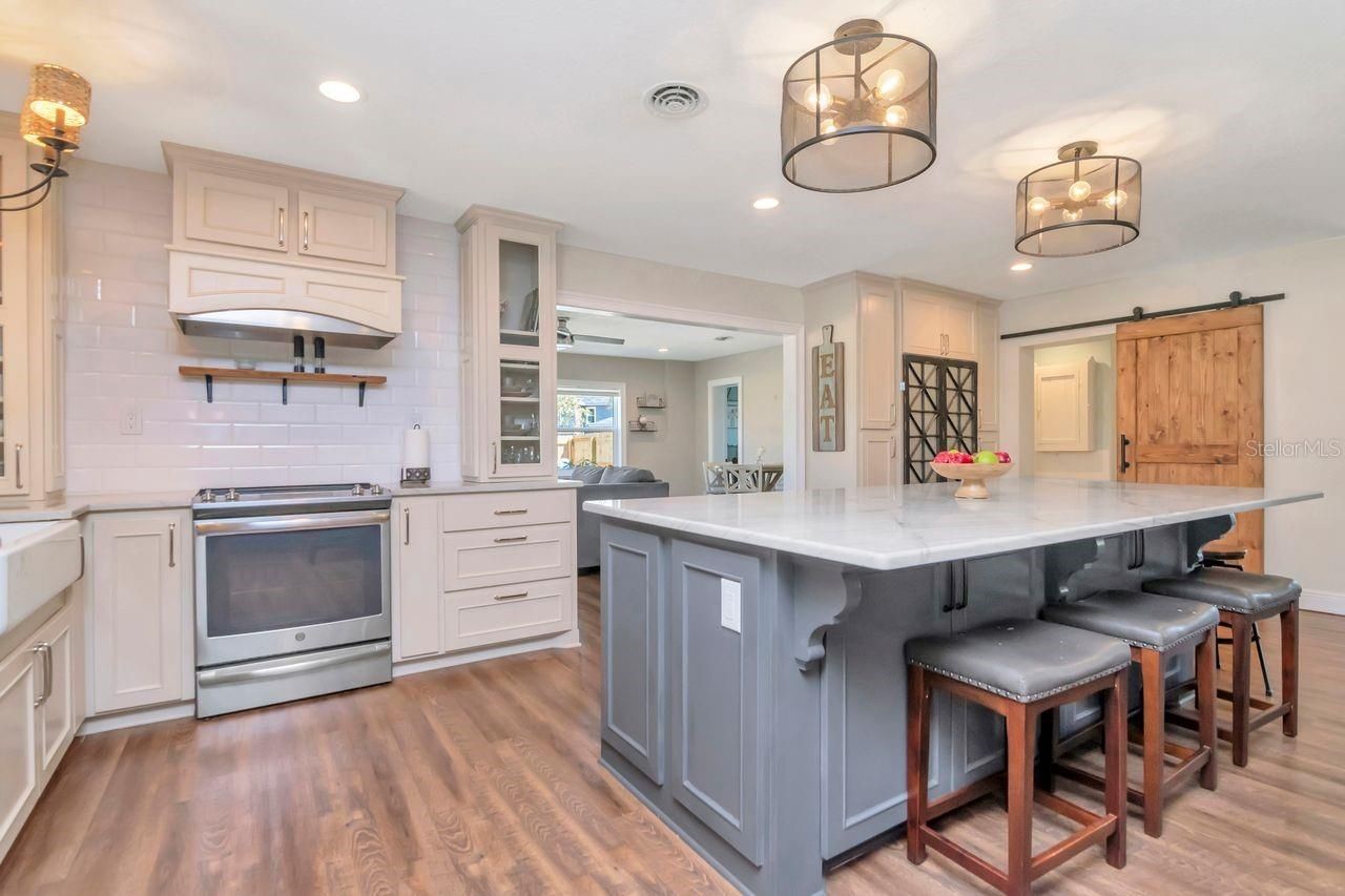 2201 S Village Avenue, Tampa, FL 33612 Photo