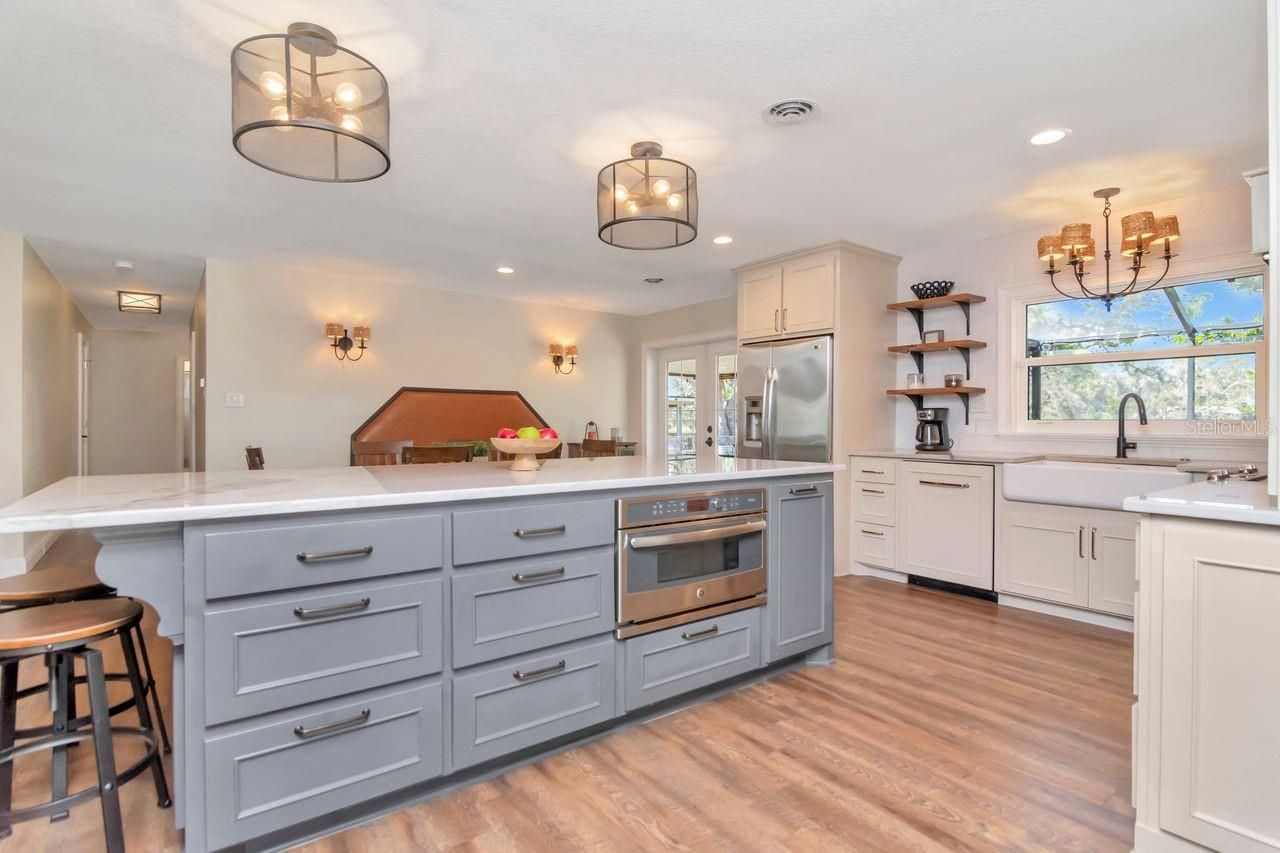 2201 S Village Avenue, Tampa, FL 33612 Photo