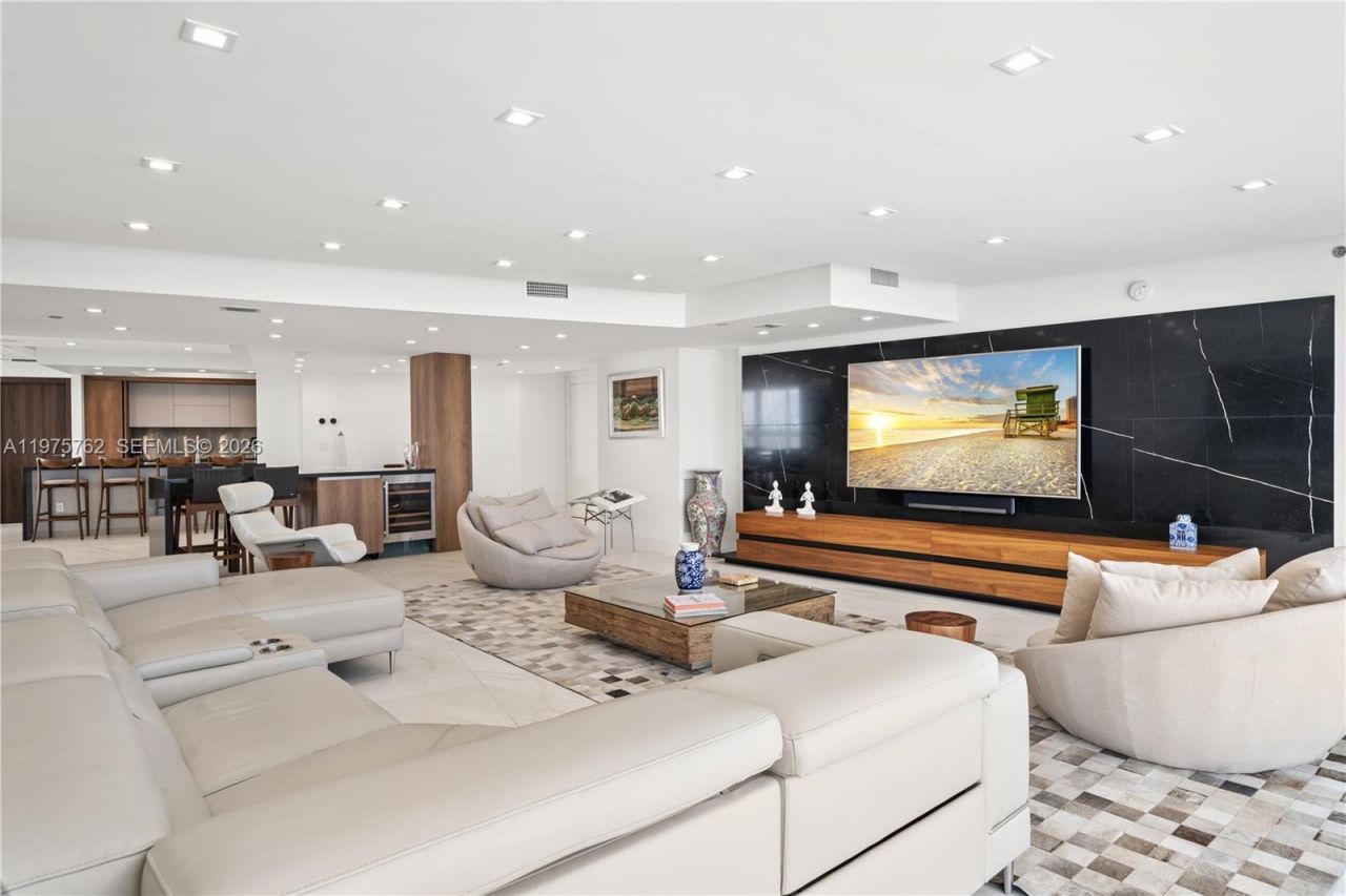 450 Alton Rd , Unit 901-902, Miami Beach, FL 33139 Photo