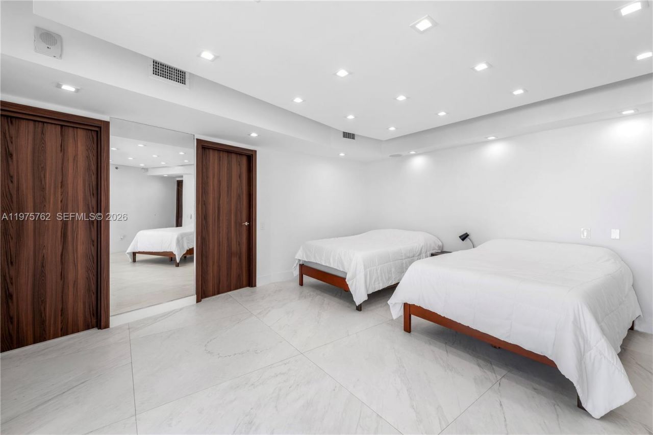 450 Alton Rd , Unit 901-902, Miami Beach, FL 33139 Photo