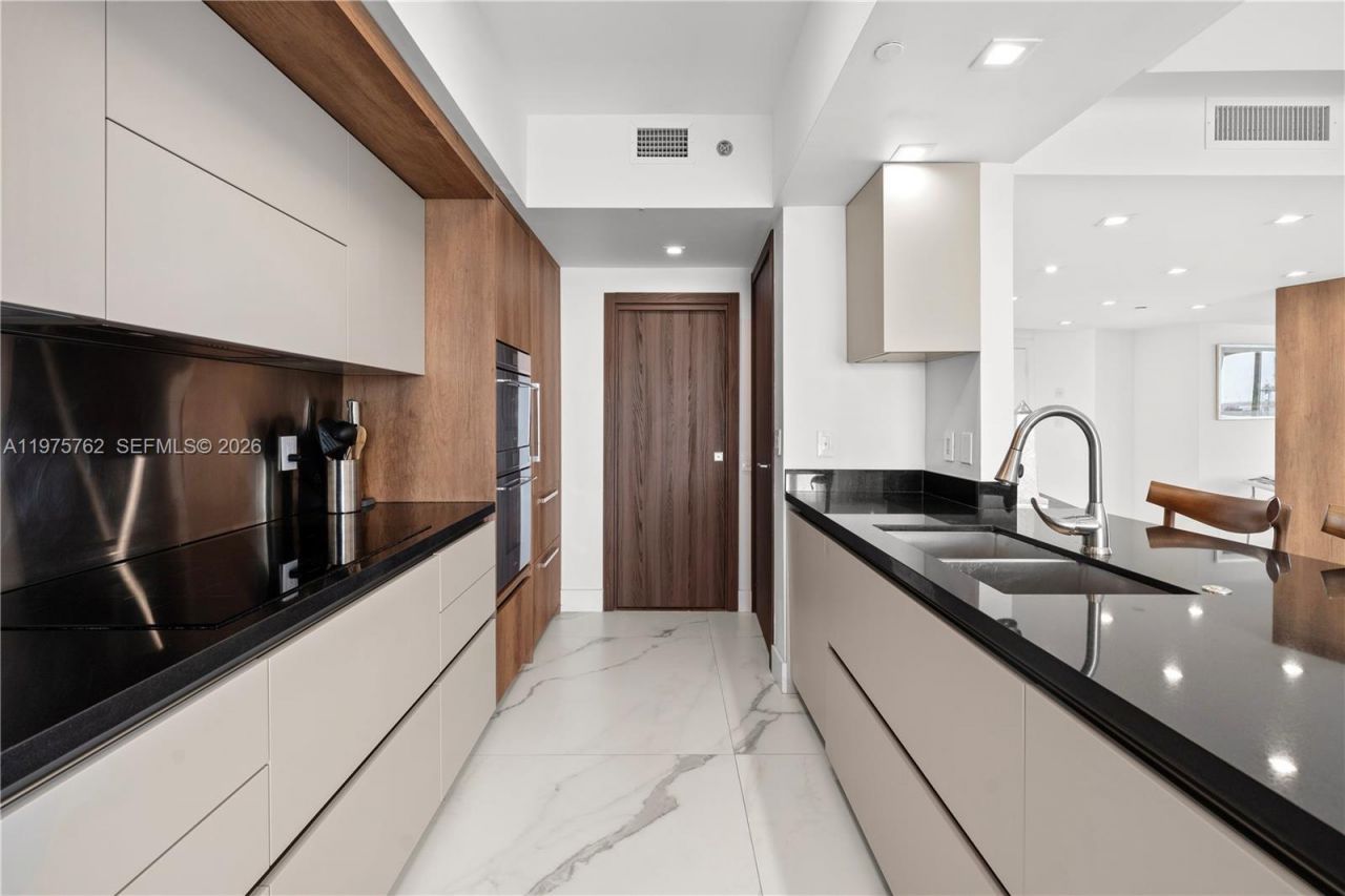 450 Alton Rd , Unit 901-902, Miami Beach, FL 33139 Photo