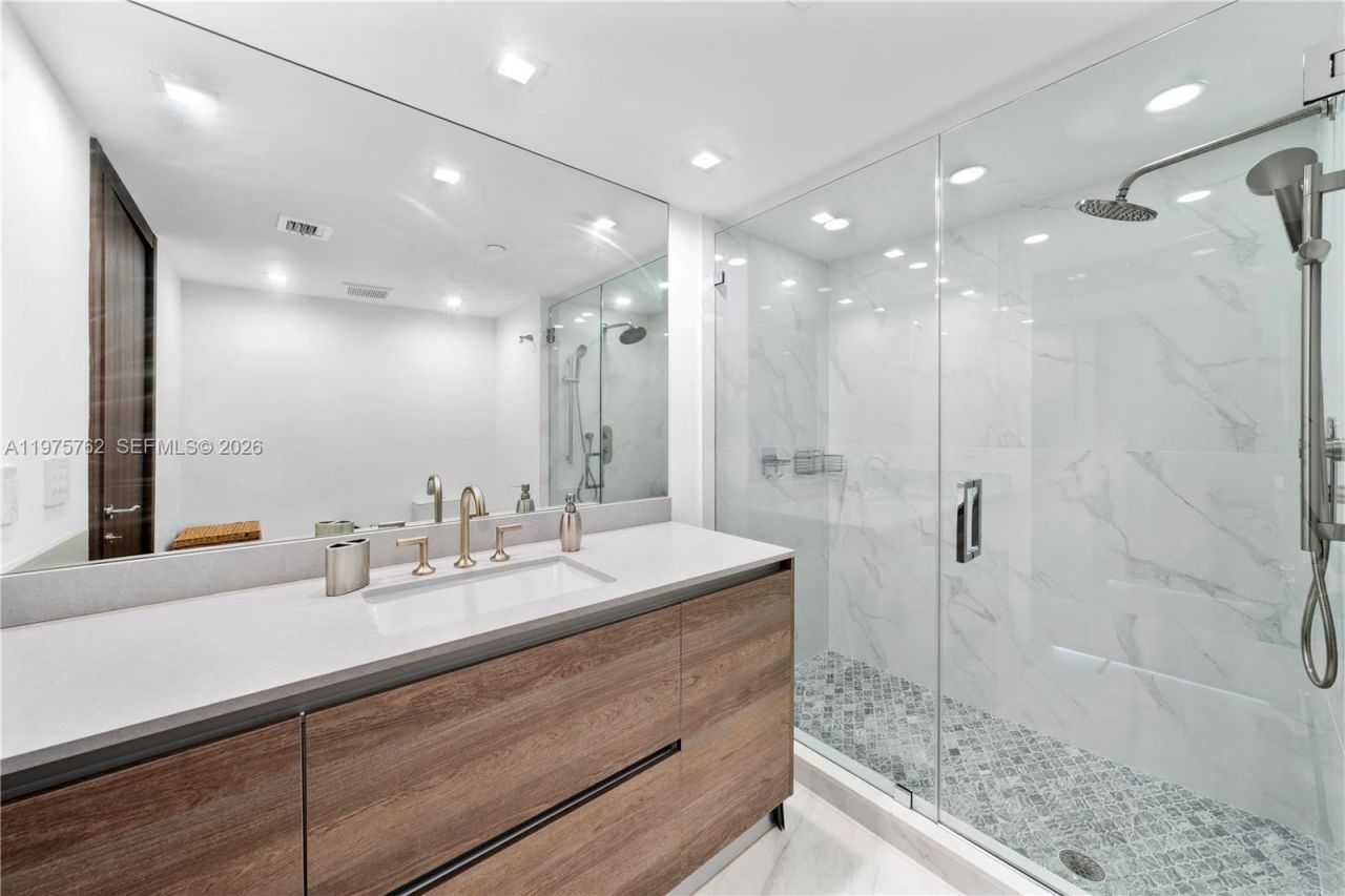 450 Alton Rd , Unit 901-902, Miami Beach, FL 33139 Photo