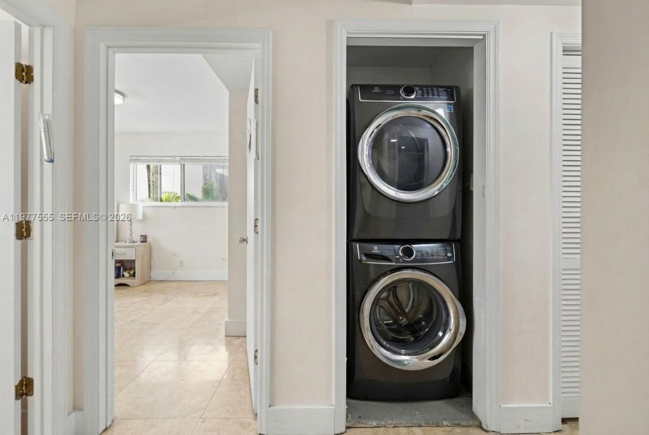 1601 Bay Rd , Unit 4, Miami Beach, FL 33139 Photo