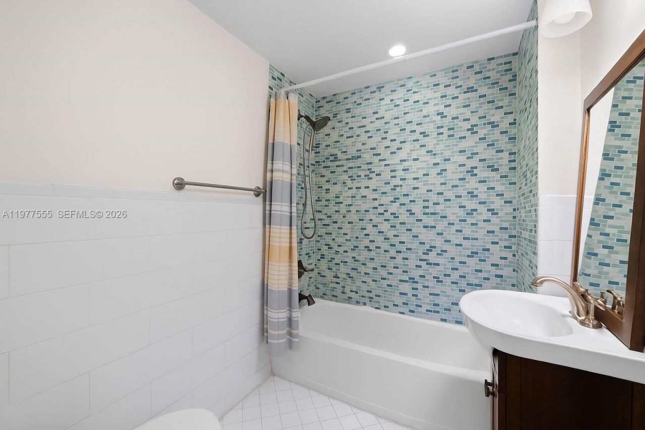 1601 Bay Rd , Unit 4, Miami Beach, FL 33139 Photo