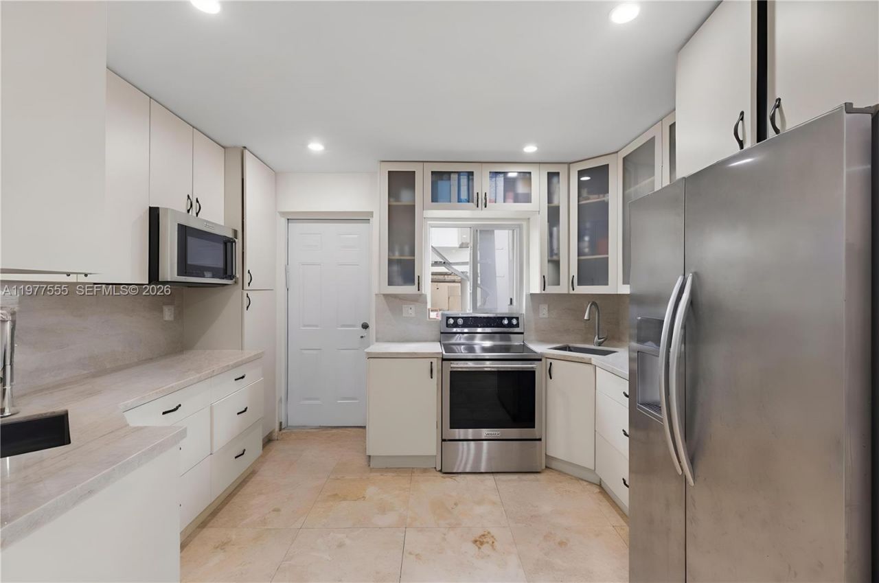 1601 Bay Rd , Unit 4, Miami Beach, FL 33139 Photo