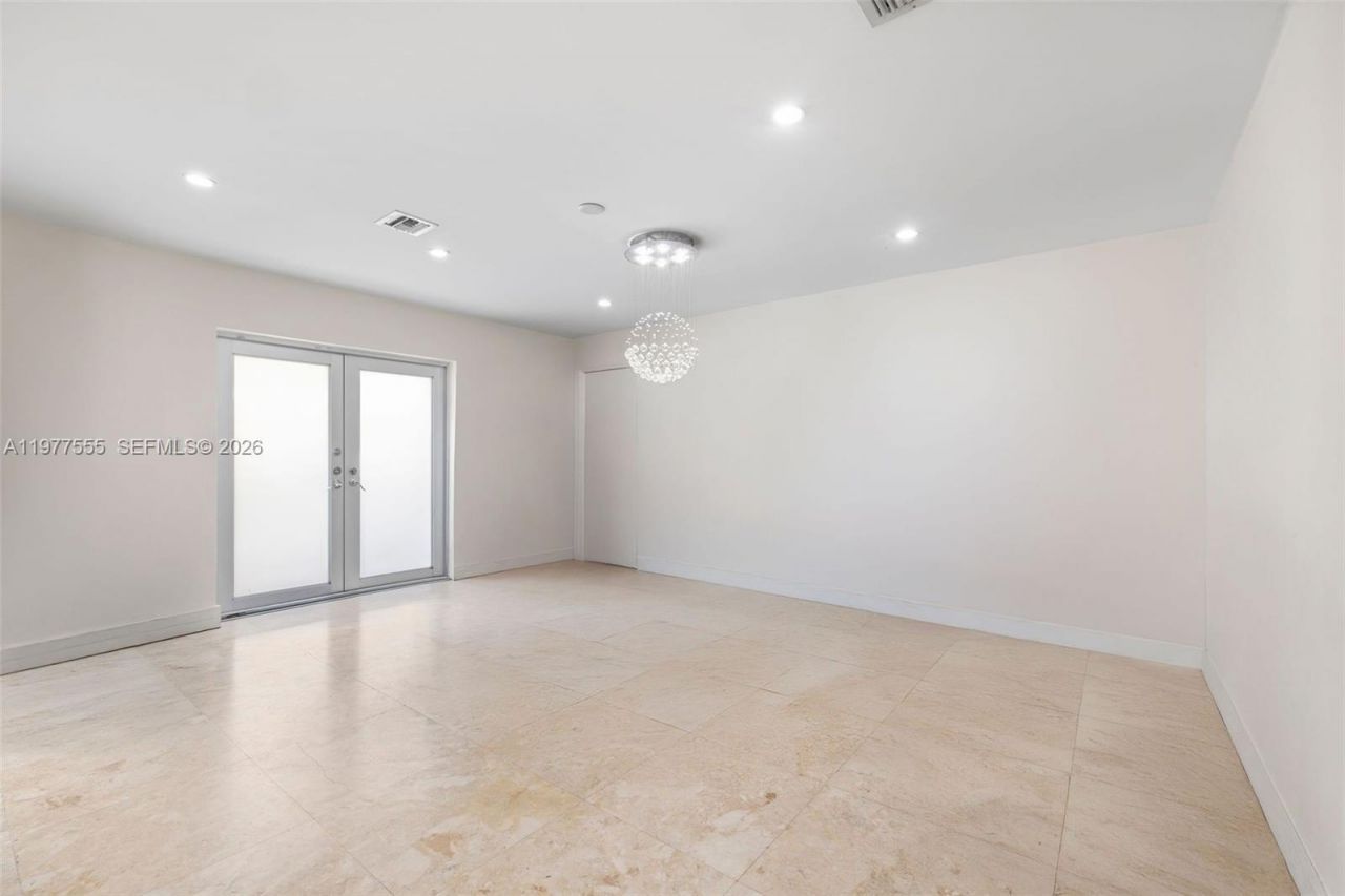 1601 Bay Rd , Unit 4, Miami Beach, FL 33139 Photo