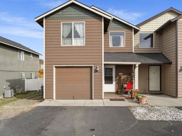2228 SW 23rd Street, Redmond, OR 97756
